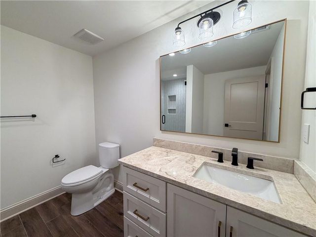5325 W 72ND Street, Prairie Village, KS 66208