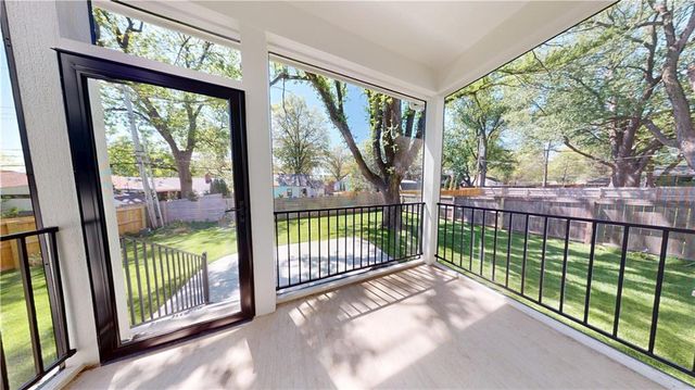 5325 W 72ND Street, Prairie Village, KS 66208