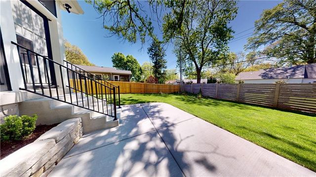 5325 W 72ND Street, Prairie Village, KS 66208