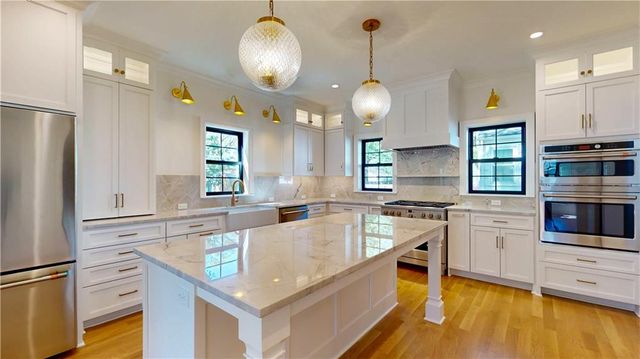 5325 W 72ND Street, Prairie Village, KS 66208