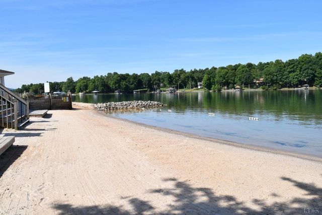 1161 Golf View Court, Huddleston, VA 24104