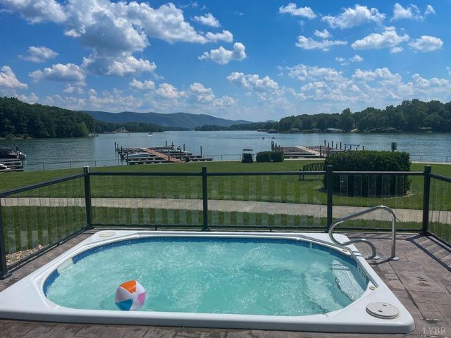 1161 Golf View Court, Huddleston, VA 24104