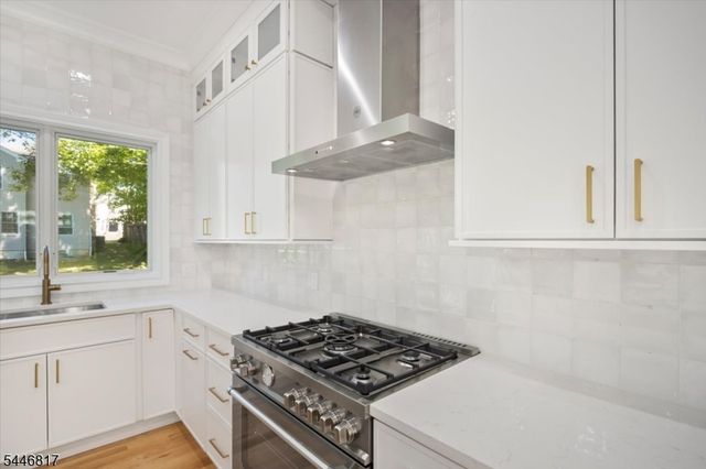 21 Maplewood Dr, Livingston Twp., NJ 07039