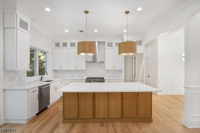 21 Maplewood Dr, Livingston Twp., NJ 07039
