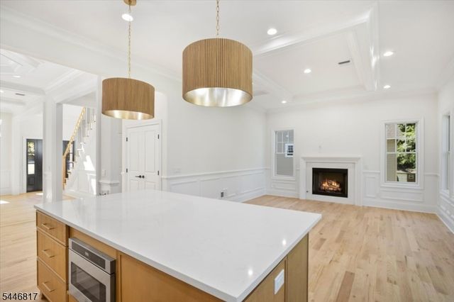 21 Maplewood Dr, Livingston Twp., NJ 07039