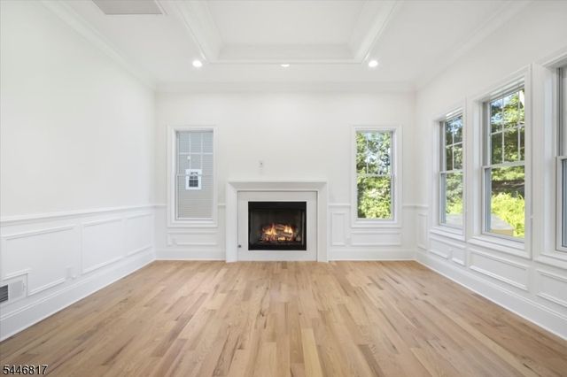 21 Maplewood Dr, Livingston Twp., NJ 07039