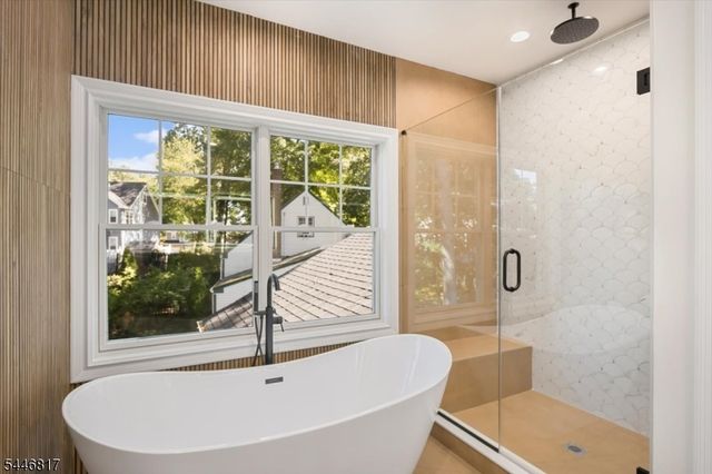 21 Maplewood Dr, Livingston Twp., NJ 07039