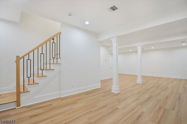 21 Maplewood Dr, Livingston Twp., NJ 07039