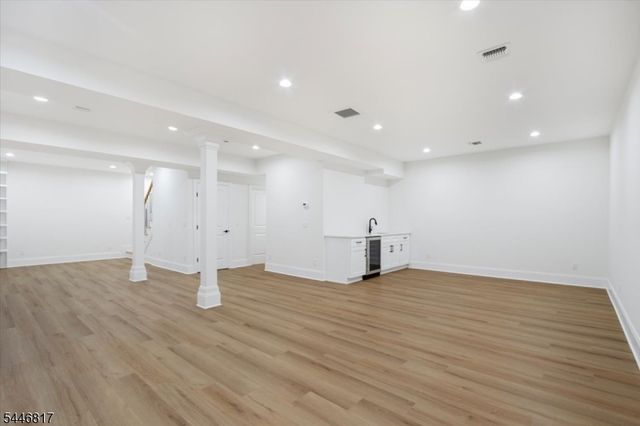 21 Maplewood Dr, Livingston Twp., NJ 07039