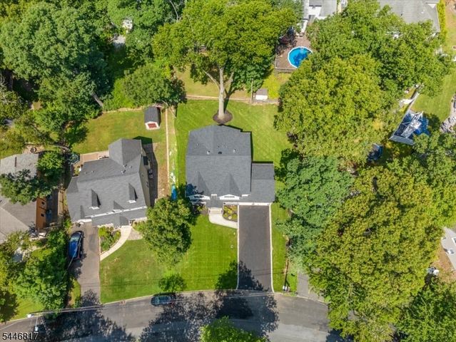 21 Maplewood Dr, Livingston Twp., NJ 07039