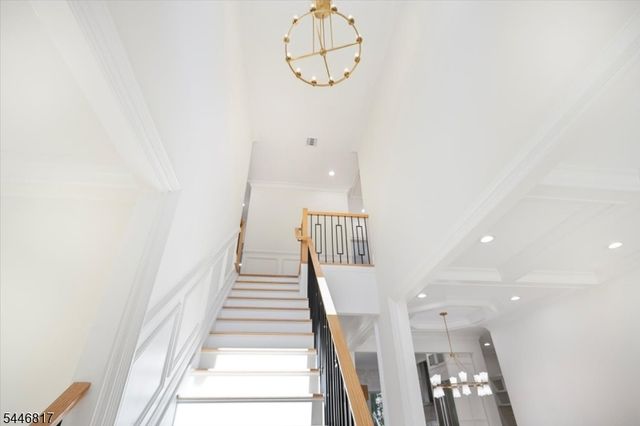 21 Maplewood Dr, Livingston Twp., NJ 07039