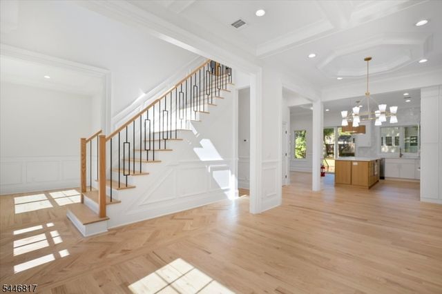 21 Maplewood Dr, Livingston Twp., NJ 07039