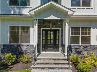 21 Maplewood Dr, Livingston Twp., NJ 07039