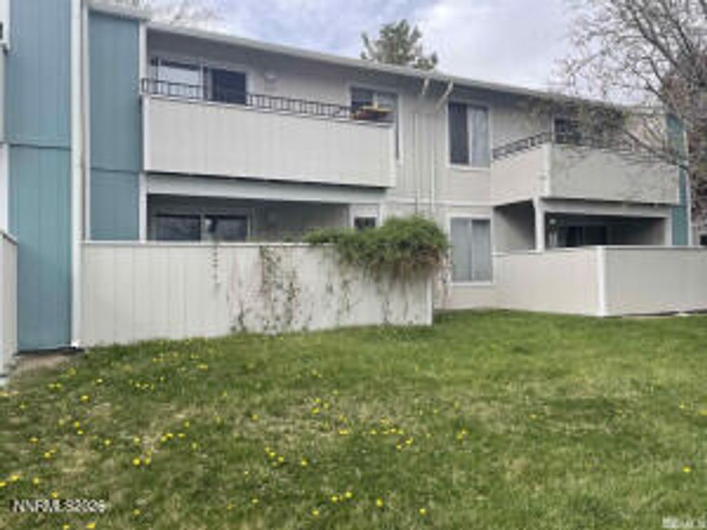400 S Saliman Road APT 146, Carson City, NV 89701