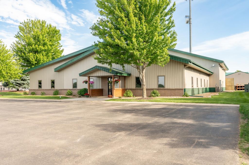 800 6th Street NW, New Prague, MN 56071 — exterior