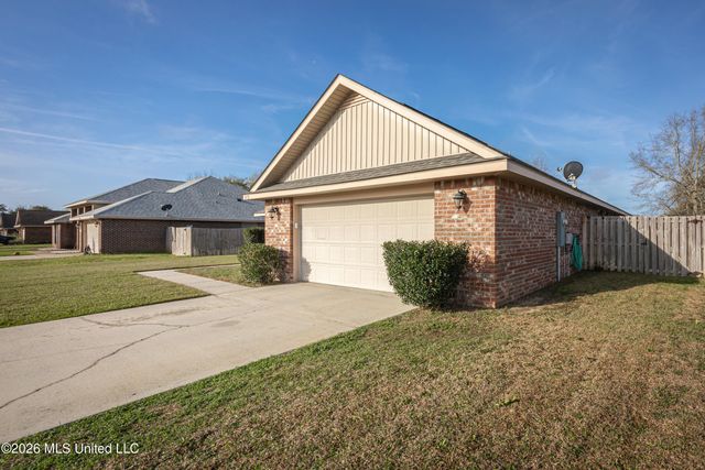 125 Gannet Lane, Ocean Springs, MS 39564