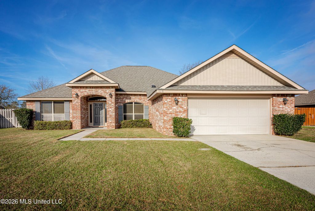 125 Gannet Lane, Ocean Springs, MS 39564