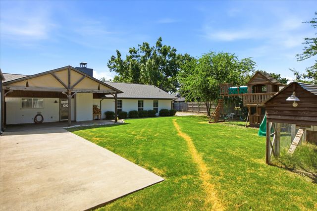 209 Diane Drive, Sanger, TX 76266