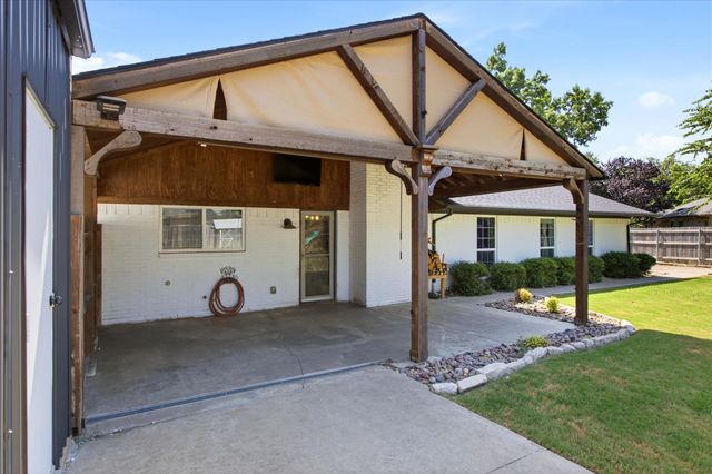 209 Diane Drive, Sanger, TX 76266