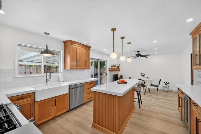 8355 Acorn Dr, Granite Bay, CA 95746