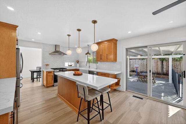 8355 Acorn Dr, Granite Bay, CA 95746