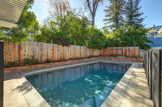 8355 Acorn Dr, Granite Bay, CA 95746