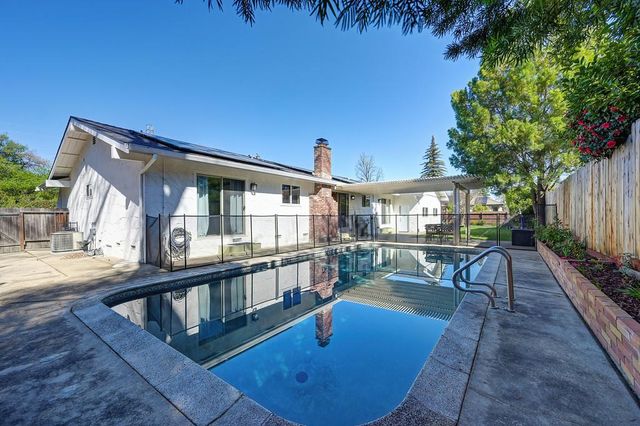 8355 Acorn Dr, Granite Bay, CA 95746