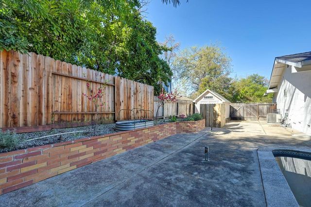 8355 Acorn Dr, Granite Bay, CA 95746