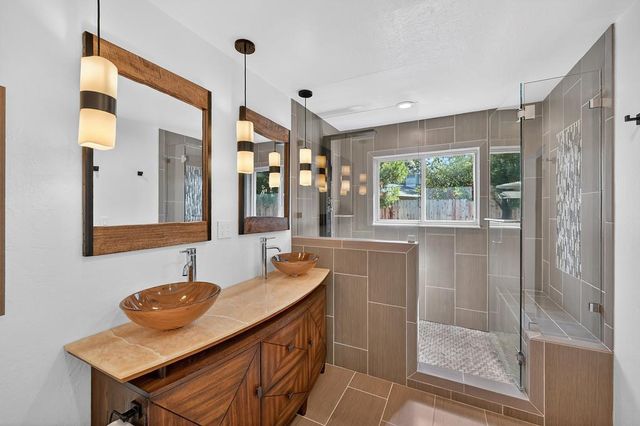 8355 Acorn Dr, Granite Bay, CA 95746