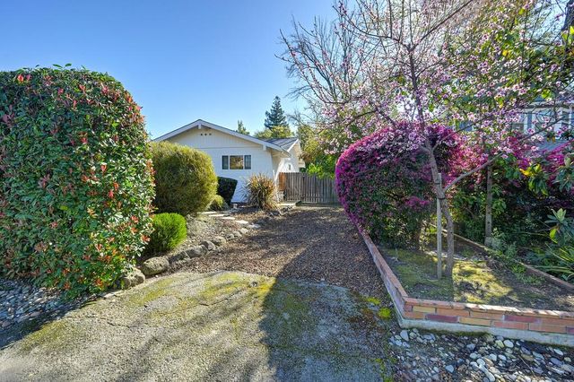 8355 Acorn Dr, Granite Bay, CA 95746