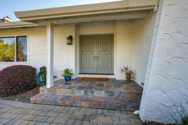 8355 Acorn Dr, Granite Bay, CA 95746