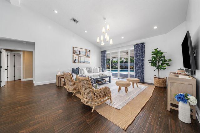 916 SW 37th Court, Boynton Beach, FL 33435