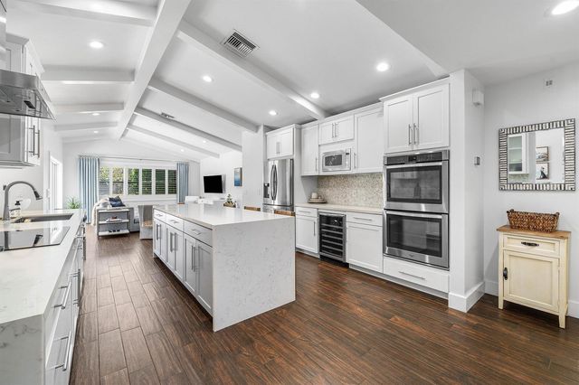 916 SW 37th Court, Boynton Beach, FL 33435