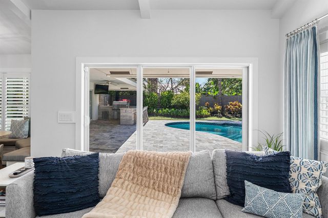 916 SW 37th Court, Boynton Beach, FL 33435