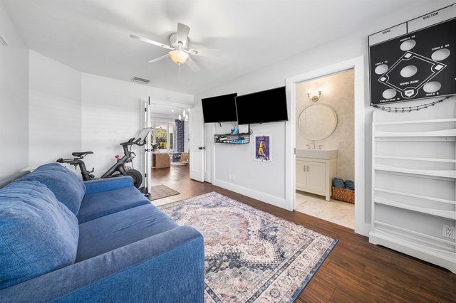916 SW 37th Court, Boynton Beach, FL 33435
