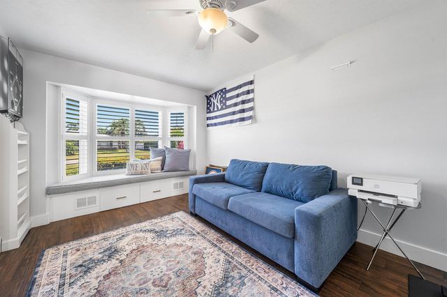 916 SW 37th Court, Boynton Beach, FL 33435