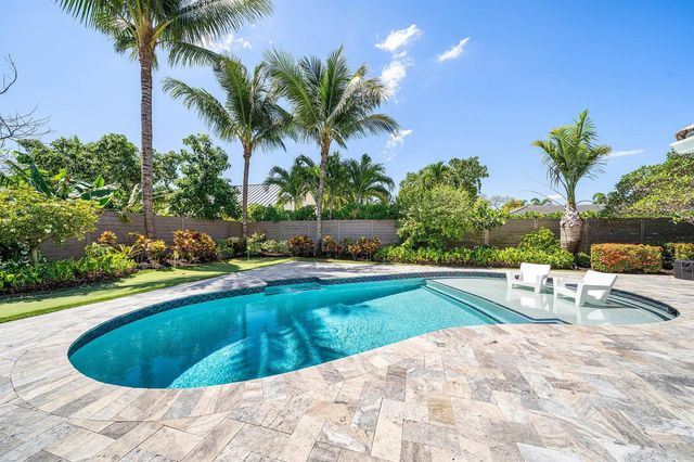 916 SW 37th Court, Boynton Beach, FL 33435
