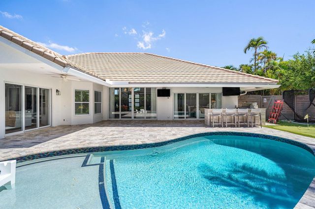 916 SW 37th Court, Boynton Beach, FL 33435