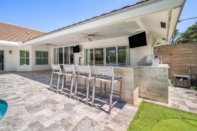 916 SW 37th Court, Boynton Beach, FL 33435