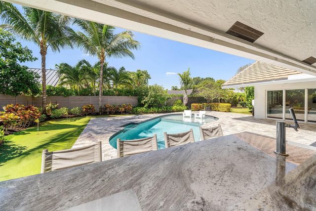 916 SW 37th Court, Boynton Beach, FL 33435