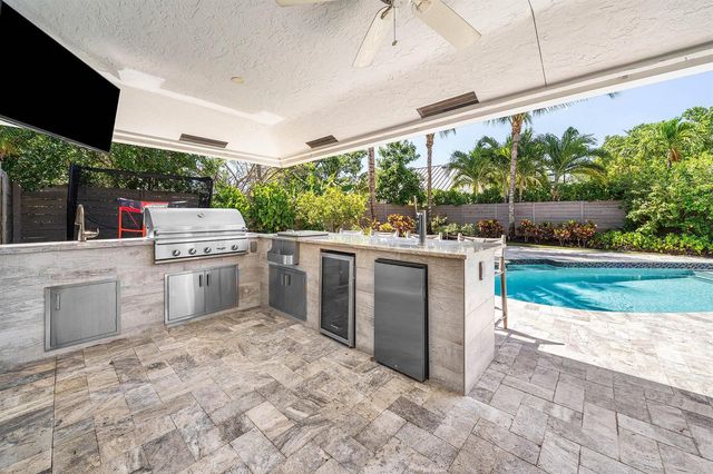 916 SW 37th Court, Boynton Beach, FL 33435