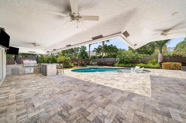 916 SW 37th Court, Boynton Beach, FL 33435