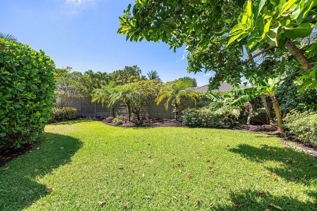 916 SW 37th Court, Boynton Beach, FL 33435