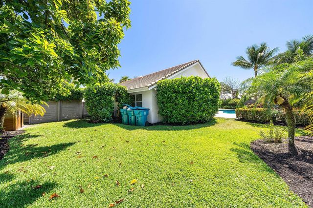 916 SW 37th Court, Boynton Beach, FL 33435