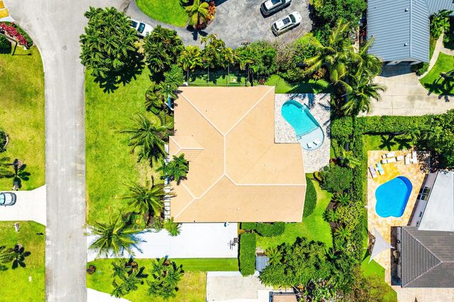 916 SW 37th Court, Boynton Beach, FL 33435