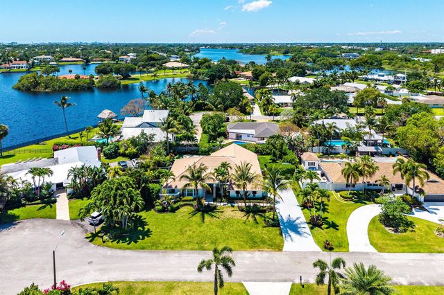 916 SW 37th Court, Boynton Beach, FL 33435