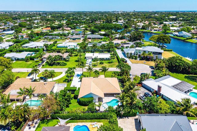916 SW 37th Court, Boynton Beach, FL 33435