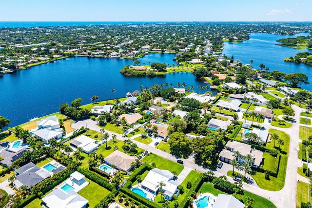 916 SW 37th Court, Boynton Beach, FL 33435