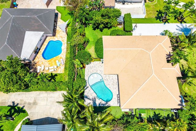 916 SW 37th Court, Boynton Beach, FL 33435