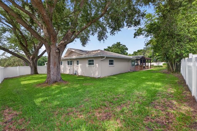 303 ROEBLING ROAD S, Belleair, FL 33756